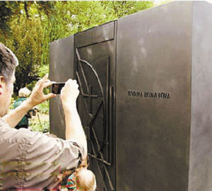 捷克旅行社推“腐敗游”，火了！