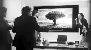 屏幕顯示樹的畫面，求職者獲知真相