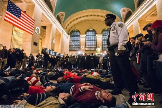 美國多地爆發(fā)抗議活動(dòng) 為非裔小販尋公平正義