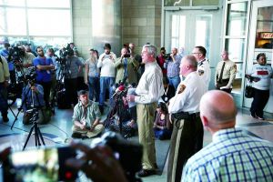 　圣路易斯縣檢方15日宣布，當(dāng)?shù)鼐揭炎カ@12日在弗格森市槍擊兩名執(zhí)勤警察的犯罪嫌疑人威廉斯。