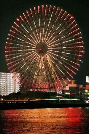 圖為該地晚上的夜景。