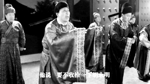 微電影中，“權(quán)貴人士”對“胡永明”多加陷害 視頻截圖