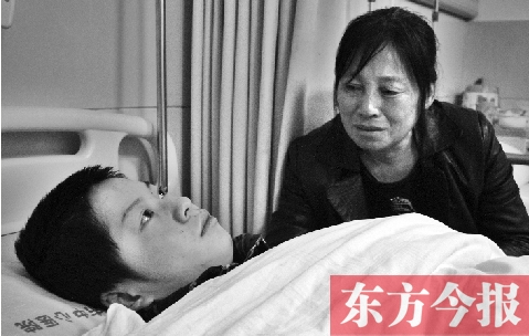 15歲的兒子被毆打成重傷，巨額醫(yī)療費(fèi)成了曲新苗女士難以跨越的坎兒
