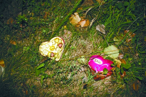 今天是七夕節(jié)，但這對愛人或許無法甜蜜分享這盒巧克力了……