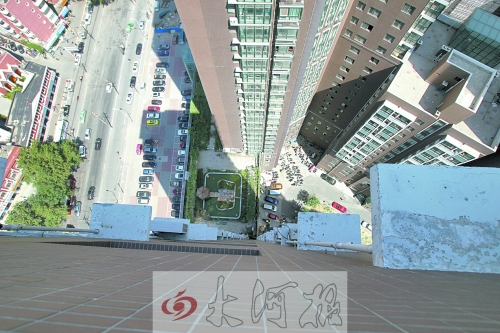 空中花園有水池有假山，還養(yǎng)有鴿子