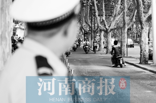 有警察，趕緊掉頭！