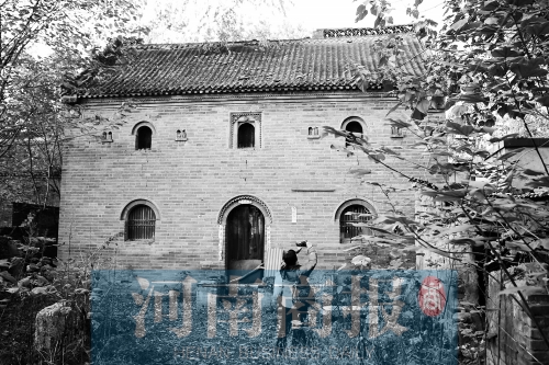 花五松的老宅里，還有祖上留下的牌位