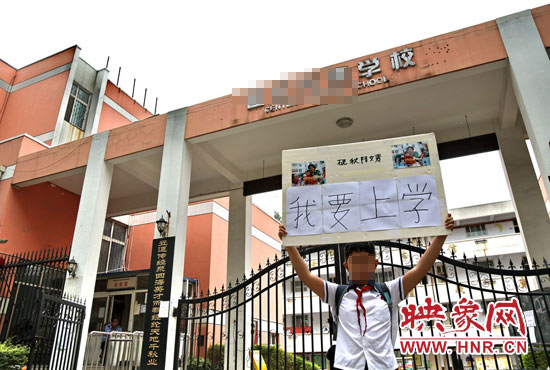 小聶對(duì)自己的母校感情很復(fù)雜。