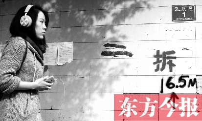 昨日，東方今報記者走訪農(nóng)業(yè)路沿線，看見“拆”字已上墻