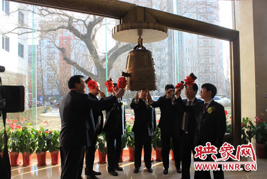 1月7日，在全國股份轉讓系統(tǒng)（即新三板），伴隨著開市寶鐘的敲響，山水園林股份有限公司正式登陸新三板。