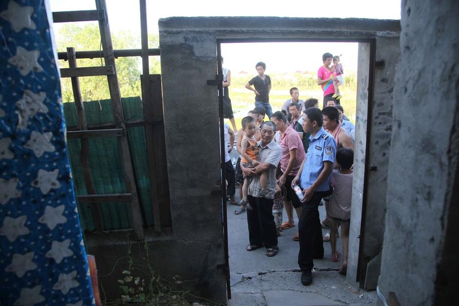 2013年08月06日消息，浙江省嘉興市秀洲區(qū)油車港鎮(zhèn)濮家灣村蠟燭浜一帶，是典型的城中村。村中農(nóng)民房被分隔成許多間出租給附近打工者。