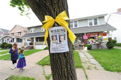 7日，當(dāng)?shù)貙ふ胰⒌膯⑹逻€在原處。