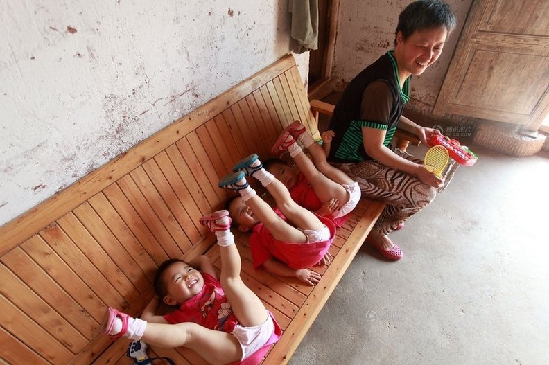 高齡產(chǎn)婦和她的三個娃 高齡產(chǎn)婦和她的三個娃