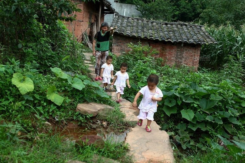 高齡產(chǎn)婦和她的三個娃 高齡產(chǎn)婦和她的三個娃