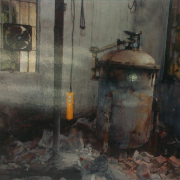 假劣“紅?！卑父嫫? title=