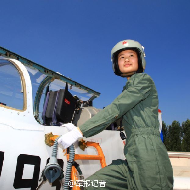 中國殲擊機(jī)女飛行員