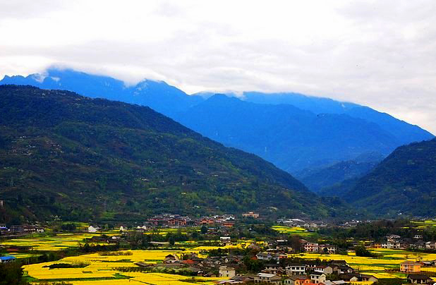 麻辣冬日二三五，芳菲三月看峨眉