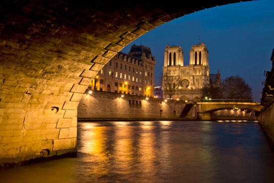 走進(jìn)巴黎的城市之光 重溫法國經(jīng)典景點(圖)