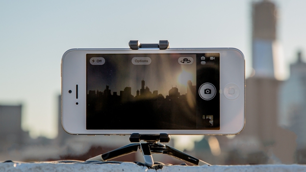 手機“禍害”旅行的10大罪證 你中槍了嗎？