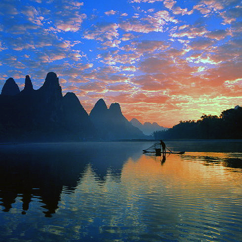 在這里就推薦幾天經(jīng)典的徒步路線。