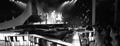 　　晚上的clubmed里有各種歡樂演出?！? oldsrc=