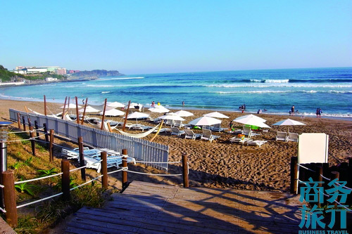 有一段偶來小路經(jīng)過新羅酒店所在的沙灘。