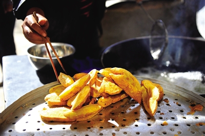 陜北特色小吃黃炸糕。