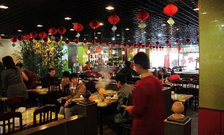 來到四川,不吃火鍋就對(duì)不起這片火辣辣的土地。