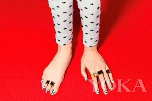 明星喜新厭舊 棄虎頭搶穿獨眼衛(wèi)衣(7) 明星喜新厭舊 棄虎頭搶穿獨眼衛(wèi)衣(7)