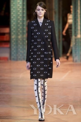 即將大熱LOGO出爐 女星領(lǐng)銜棄虎頭穿獨眼衛(wèi)衣 即將大熱LOGO出爐 女星領(lǐng)銜棄虎頭穿獨眼衛(wèi)衣