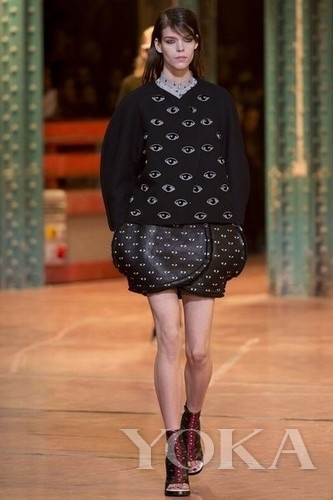 即將大熱LOGO出爐 女星領(lǐng)銜棄虎頭穿獨眼衛(wèi)衣 即將大熱LOGO出爐 女星領(lǐng)銜棄虎頭穿獨眼衛(wèi)衣