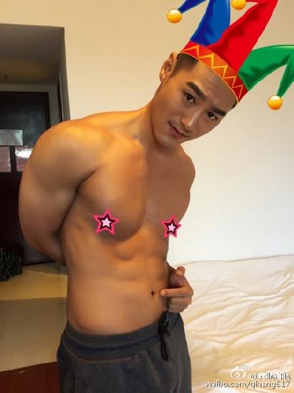 不造哪里不對(duì)，反正看起來(lái)怪怪的！