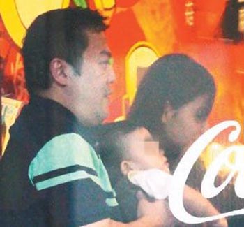 韋汝曾未婚生子，后嫁入豪門