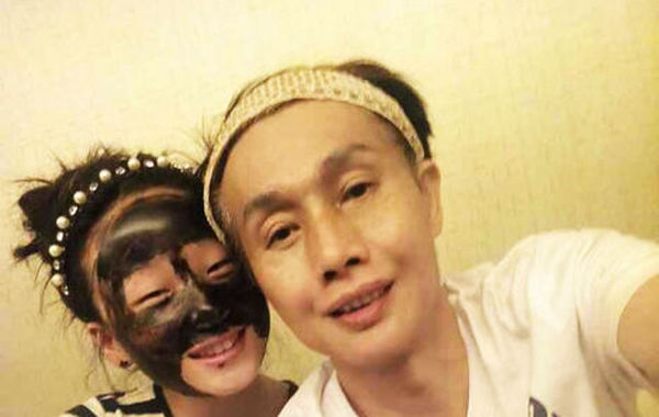 據(jù)悉，2011年，鄧建國在廣州舉行婚禮迎娶90后“干女兒”黃梓琪。