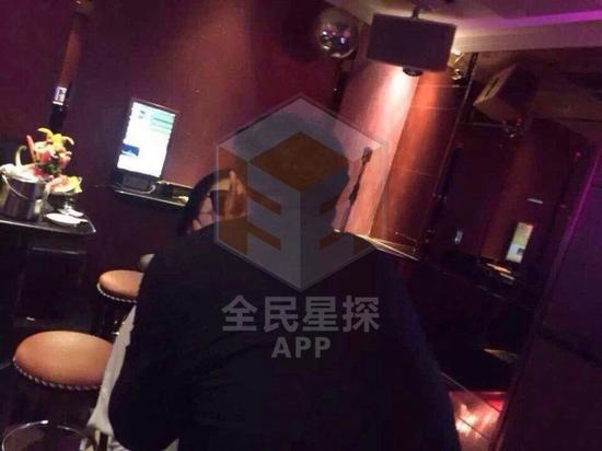 網(wǎng)絡(luò)曝光的田源激吻照，田源稱是角度問(wèn)題