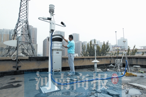 鄭州灰霾監(jiān)測(cè)站正在調(diào)試，預(yù)計(jì)9月將正式投入使用 記者 鄧萬里/攝