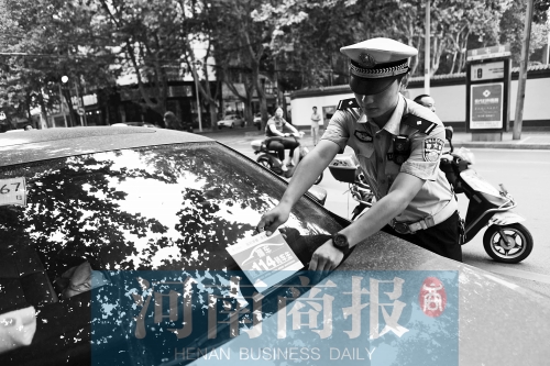 有了這張挪車卡，不會(huì)泄露隱私，別人又能方便地聯(lián)系上自己記者 邱曉峰/攝