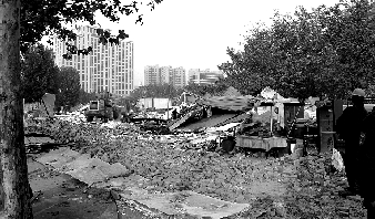 對(duì)公園選址的5.5萬(wàn)多平方米的違章建筑進(jìn)行拆除。