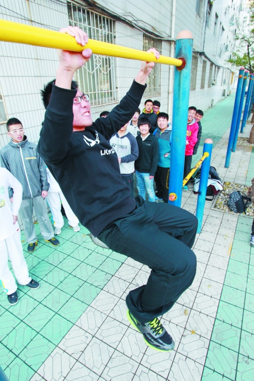 對于對外開放體育設(shè)施的學(xué)校，市民滿懷期待。