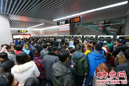 鄭州地鐵1號線和三環(huán)高架同日通車 市區(qū)擁堵大為緩解 鄭州地鐵1號線和三環(huán)高架同日通車 市區(qū)擁堵大為緩解