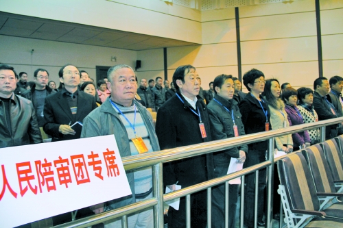 人民陪審團成員在庭審現(xiàn)場 人民陪審團成員在庭審現(xiàn)場