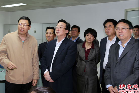 5月9日上午11點(diǎn)10分，河南省委書記郭庚茂一行來(lái)到映象網(wǎng)視察。映象網(wǎng)記者 邵恰 段晉哲攝