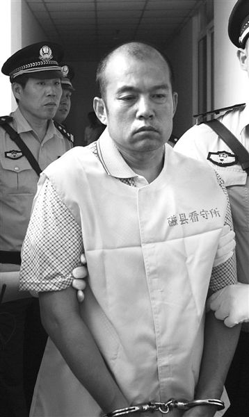 王書金前日被帶往邯鄲中院受審。 新華社發(fā)