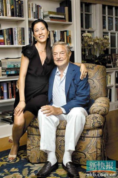 索羅斯及其未婚妻多美子。