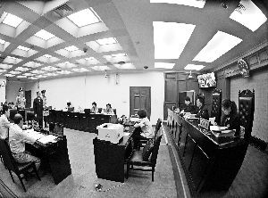 張曙光被控受賄當庭認罪 自稱人品差做事惡心 張曙光被控受賄當庭認罪 自稱人品差做事惡心