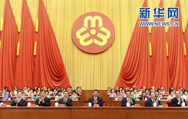 習(xí)近平、李克強(qiáng)、張德江、俞正聲、劉云山、王岐山、張高麗等在主席臺(tái)就座，祝賀大會(huì)召開。