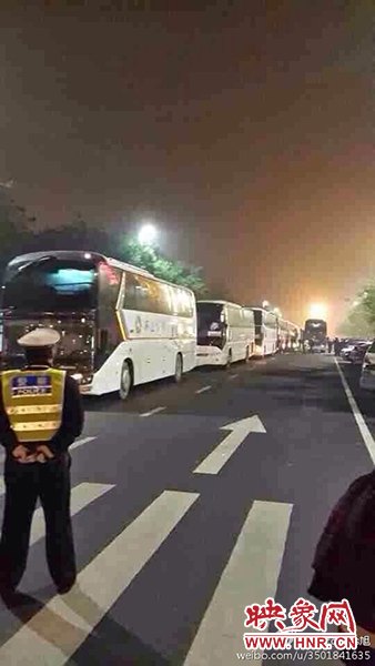 11月1日深夜，鄭州鄭東新區(qū)夜總會“皇家一號”被查處。網(wǎng)友供圖