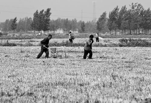 今后，農(nóng)民的土地承包經(jīng)營權(quán)將可以進(jìn)行抵押融資。