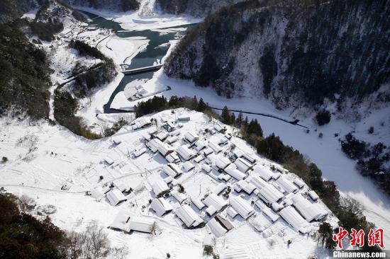 　　當(dāng)?shù)貢r間2014年2月17日，據(jù)日本媒體報道，日本關(guān)東甲信及日本東北等地區(qū)遭遇大雪。