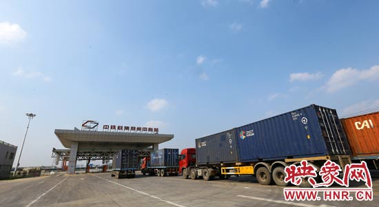 一頭連著生產，一頭牽著消費，現代物流業(yè)成為經濟運行的血脈。